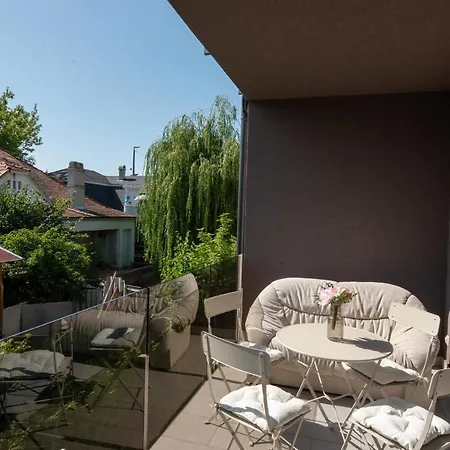 Medences, Teraszos Uj Apartman Parthoz Koezel * Siófok