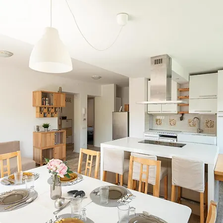 Apartament Medences, Teraszos Uj Apartman Parthoz Koezel *