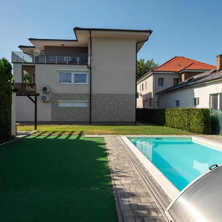 Apartament Medences, Teraszos Uj Apartman Parthoz Koezel *