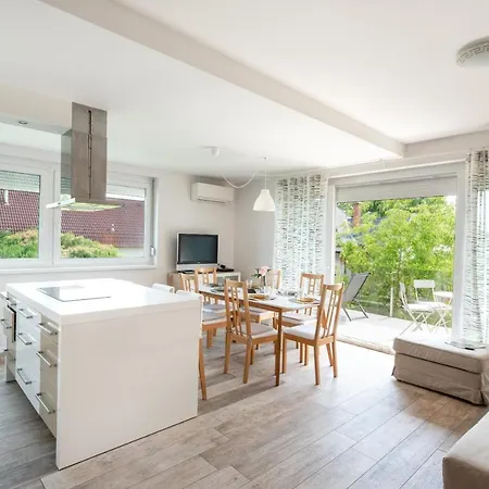 Medences, Teraszos Uj Apartman Parthoz Koezel Apartament Siófok