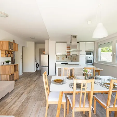 Apartament Medences, Teraszos Uj Apartman Parthoz Koezel Siófok